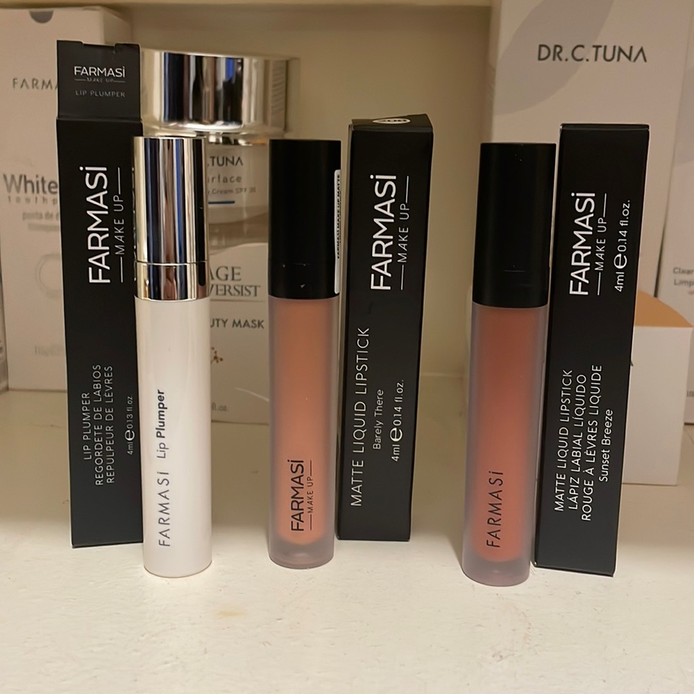Lip plumper and 2 matte liquid lipstick